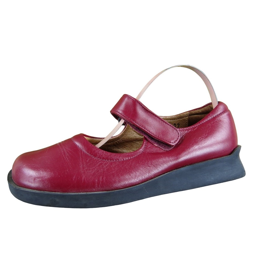 Ninette Mary Jane  Girl Y 32‎ Medium Flat Red Leather Hook & Loop